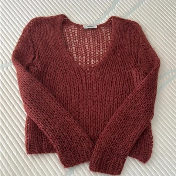 Maiami Basic Rust V-Neck Sweater with Chunky Knit and Cropped Fit - Picture 1 of 5